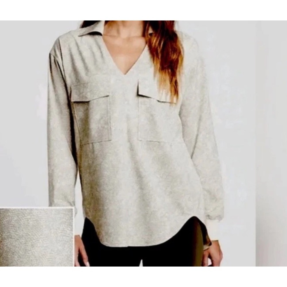 Athleta Zuma Print Top Blouse V-‎ Neck Small  Green